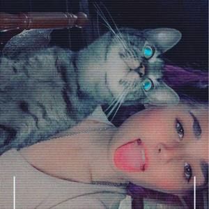 Meet your Posher, Alexis